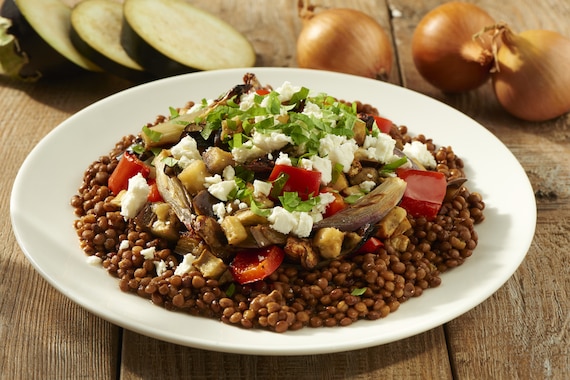 Pieczony bakłażan z soczewicą i serem feta 