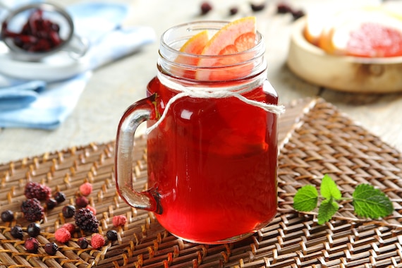 Herbata z leśnych owoców z syropem z czarnego bzu