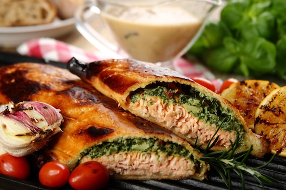 Łosoś w cieście francuskim ze szpinakiem