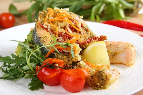 Łosoś z grilla na warzywach