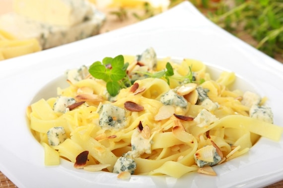 Makaron w migdałach z serem i ziołami