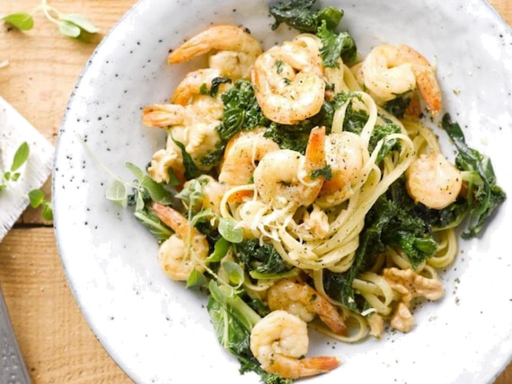 Makaron z krewetkami i jarmużem