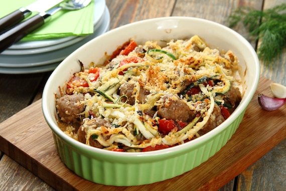 Makaron z cukinii zapiekany z pulpecikami w sosie śmietanowo-koperkowym