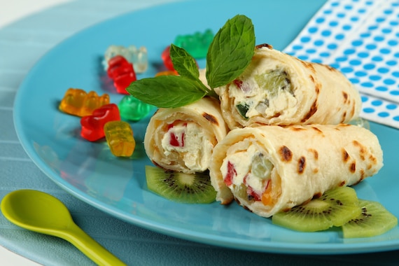 Naleśniki z lodami śmietankowymi i żelkami