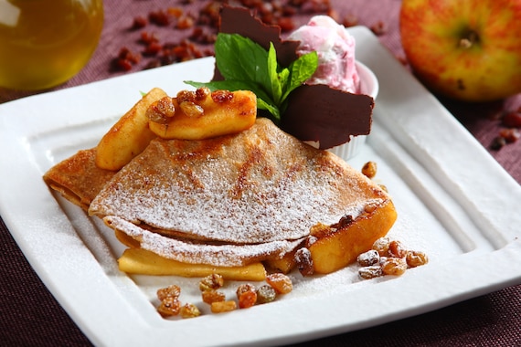 Naleśniki z cynamonowymi jabłkami