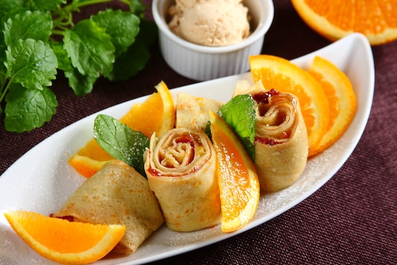 Naleśniki z dżemem i lodami waniliowymi