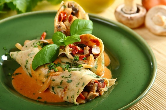 Naleśniki z mięsem i suszonymi pomidorami