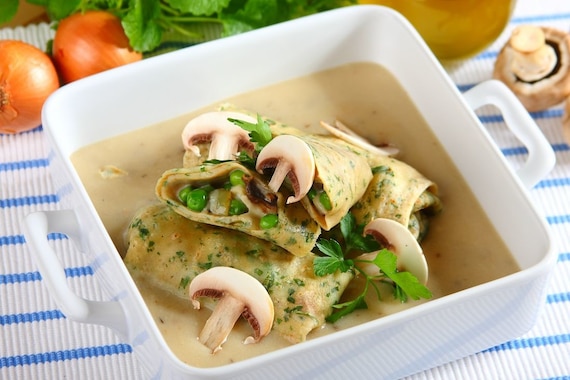 Naleśniki z pieczarkami i zielonym groszkiem