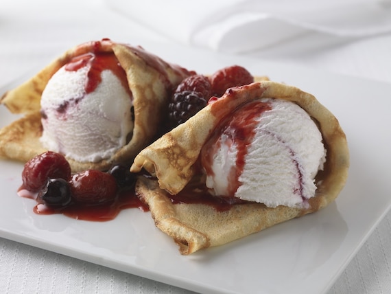 Naleśniki z sosem z owoców jagodowych