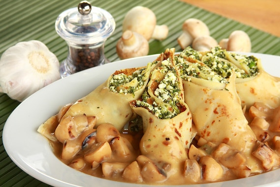 Naleśniki ze szpinakiem i sosem grzybowym