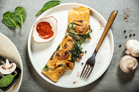 Omlet z pieczarkami i szpinakiem