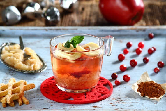 Owocowa herbata z pieczonym jabłkiem i cynamonem