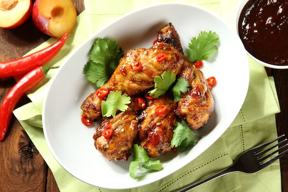 Pałki z kurczaka w śliwkowej marynacie