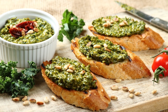 Pesto z jarmużu i suszonych pomidorów