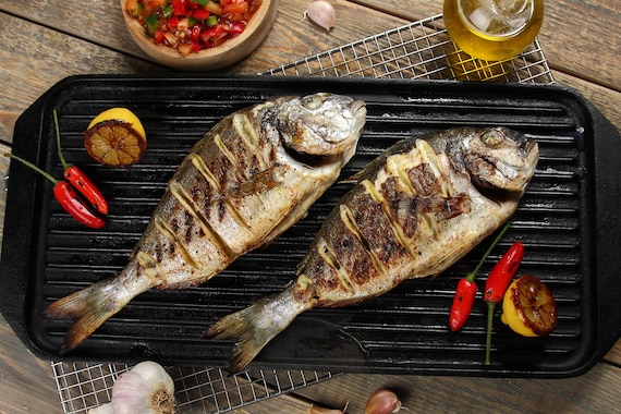 Pieczona dorada z grilla