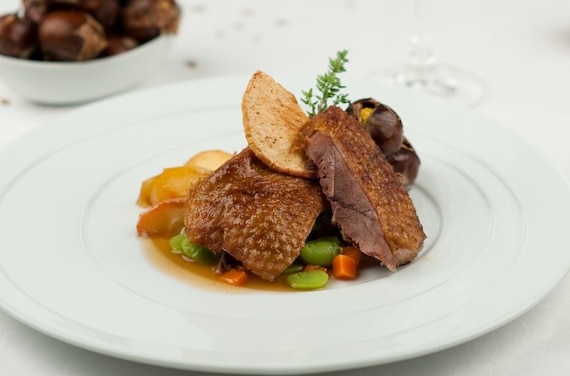 Pieczona gęś z kasztanami (lub jabłkami)