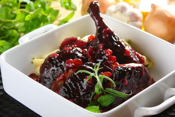 Pieczona kaczka z sosem rodzynkowym