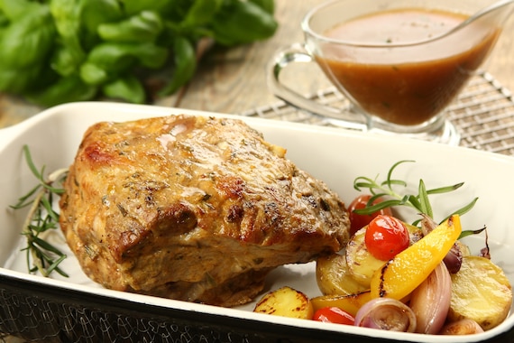 Pieczona karkówka w sosie rozmarynowym 