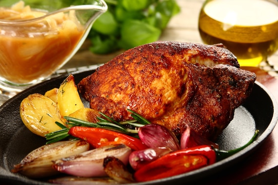 Pieczona szynka w sosie cebulowym