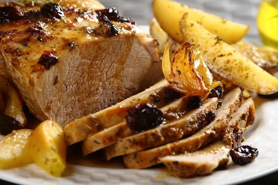 Pieczona szynka z jabłkami