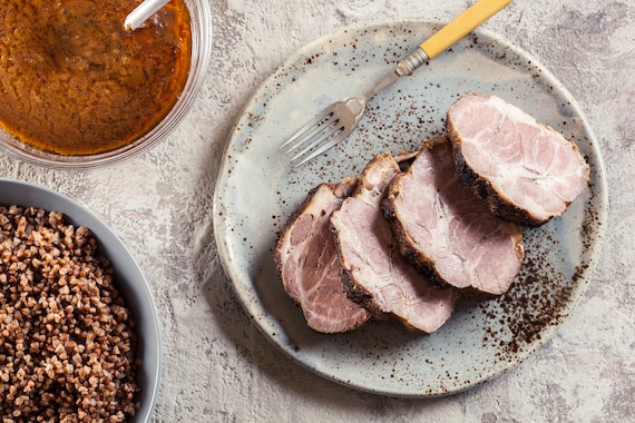 Pieczona karkówka z sosem pieprzowym