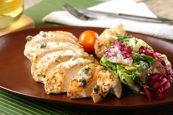 Pieczone piersi z kurczaka z czosnkiem i kaparami