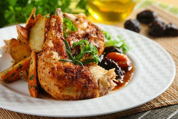 Pieczony kurczak z bakaliami 