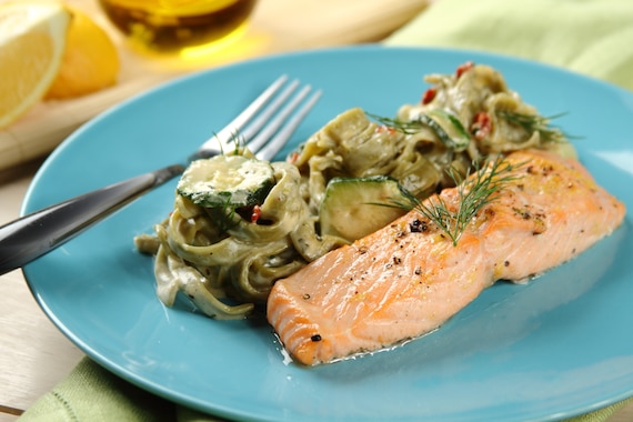 Pieczony łosoś na tagliatelle