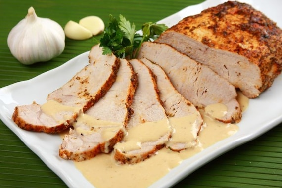 Pieczony schab z chrzanowym sosem