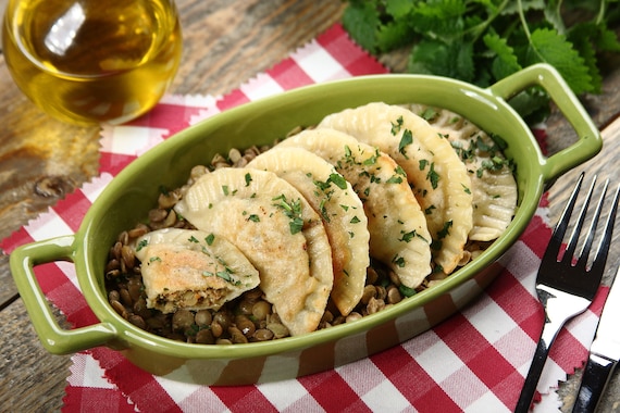 Pierogi z mięsem, soczewicą i kolendrą