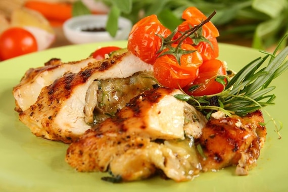 Piersi z kurczaka nadziewane boczniakami - VIDEO