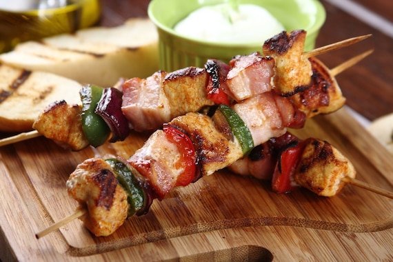 Pikantne szaszłyki z kurczaka z warzywami 