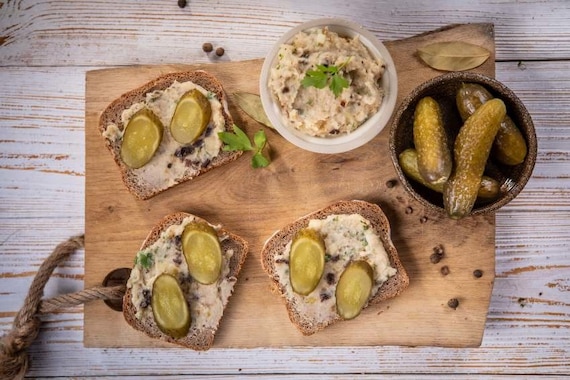 Wegetariański smalec z białej fasoli i jabłka