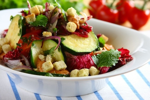 Plastry cukinii z pomidorami i cynamonem - VIDEO