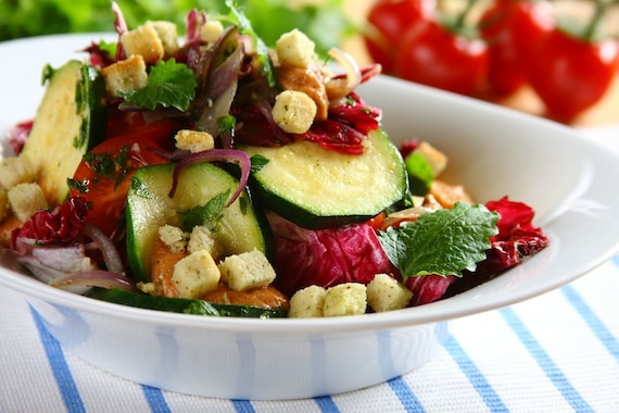 Sałatka z cukinii na ciepło