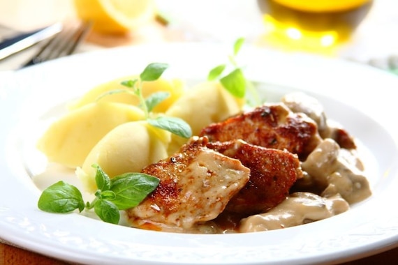 Polędwiczki wieprzowe duszone w sosie grzybowym