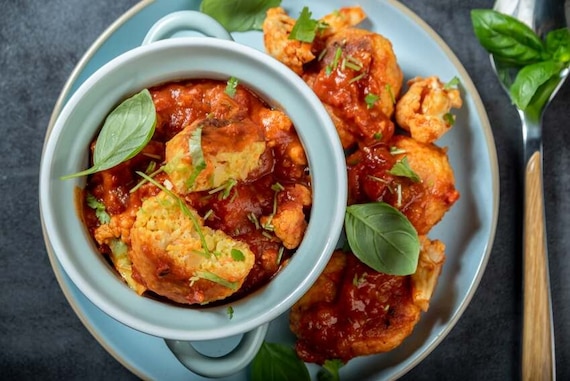 Pulpety warzywne w sosie pomidorowym
