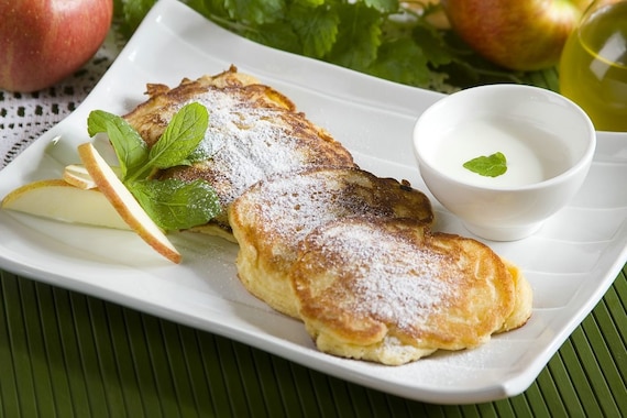 Puszyste placki z jabłkami 