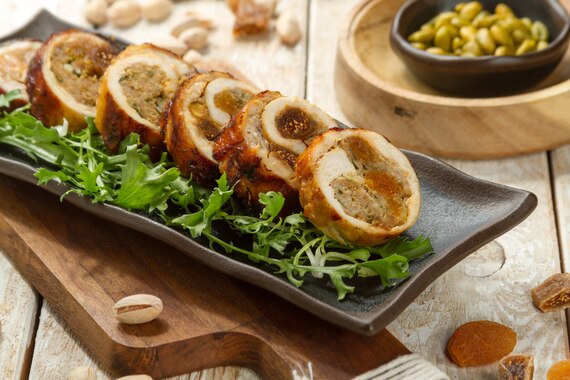 Rolada z kurczaka z suszonymi owocami - VIDEO