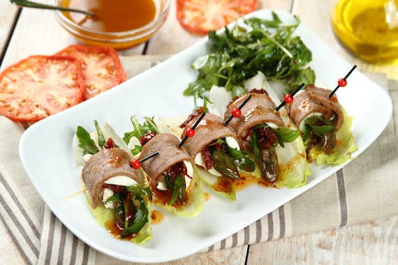 Roladki z rostbefu ze szparagami