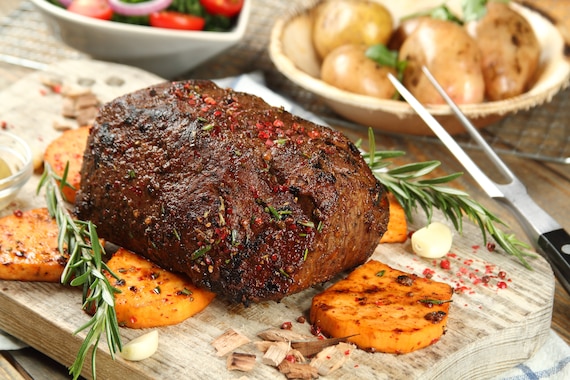 Rozbef z grilla z frytkami z batatów i dipem z habanero