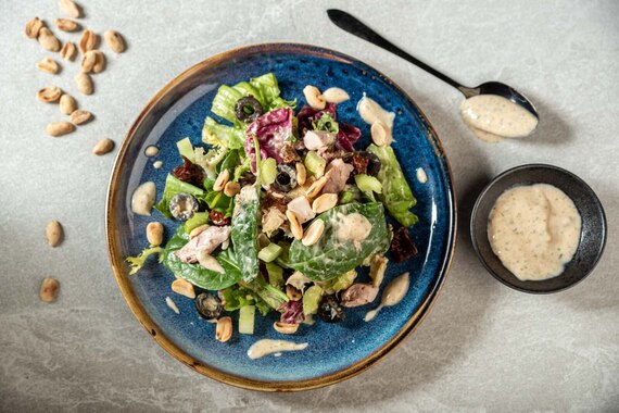 Sałata z wędzonym kurczakiem