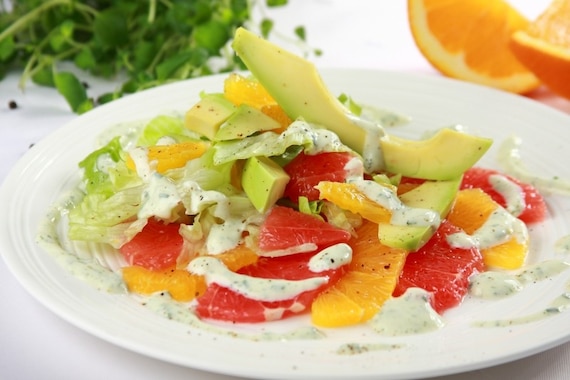 Sałatka cytrusowa z awokado i jogurtem