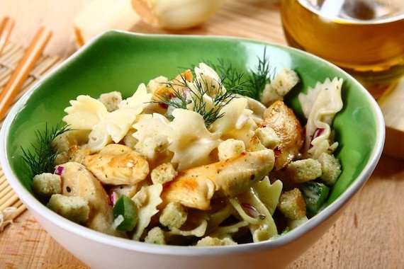 Sałatka gyros z makaronem