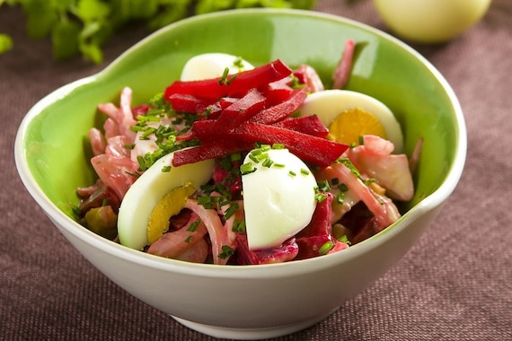 Sałatka jajeczna z burakami
