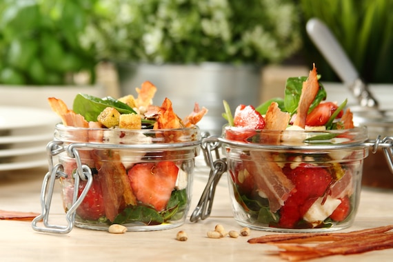 Sałatka szpinakowa z boczkiem