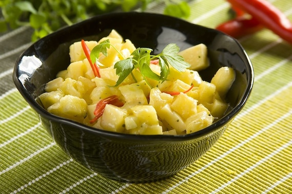 Sałatka z ananasa i żółtego sera