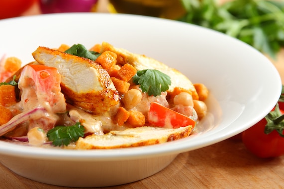 Sałatka z ciecierzycą - VIDEO