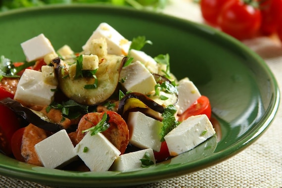 Sałatka z grillowanych bakłażanów