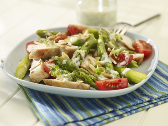 Sałatka z kurczakiem i szparagami